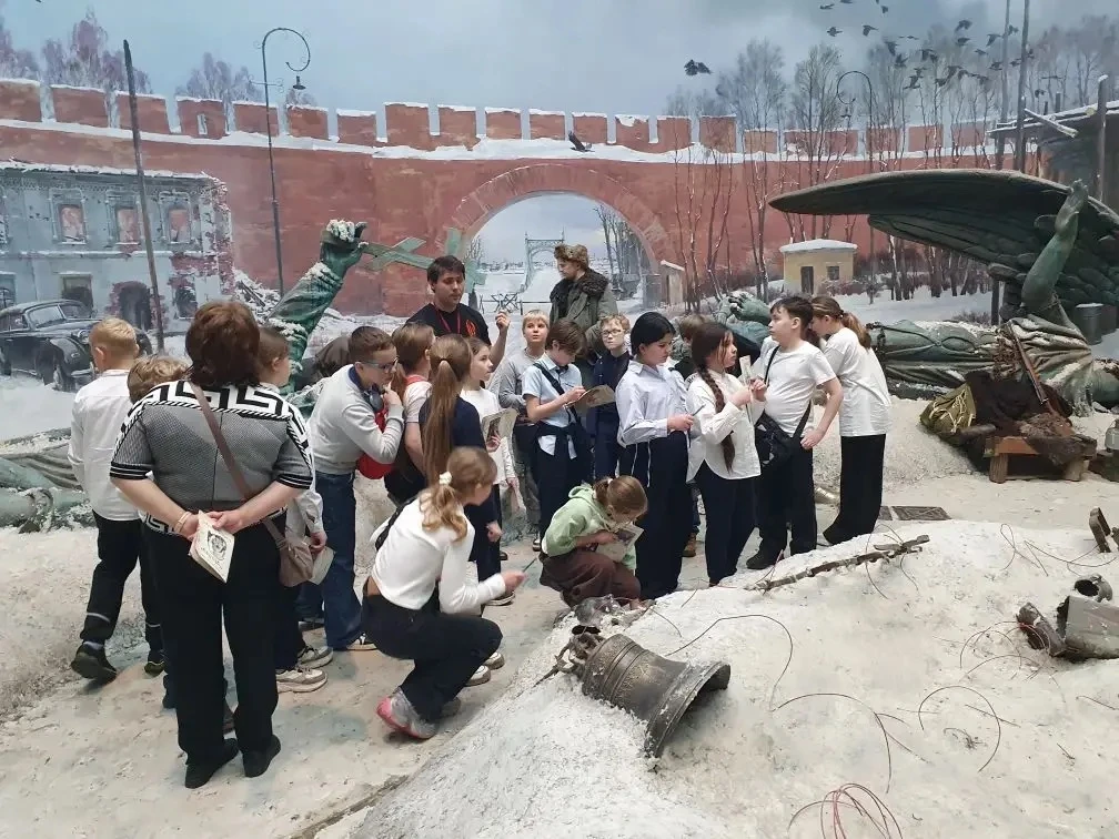 Четвероклассники прошли квиз «Подвиг народа»  Ученики 4 «Б» класса посетили Музей Победы на Поклонно