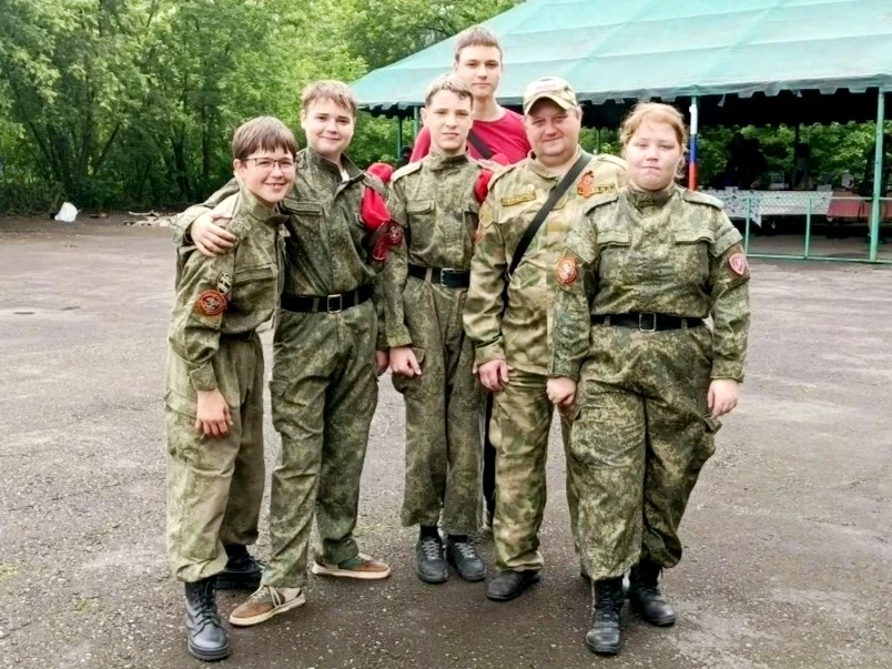 🇷🇺12 июня, в День России, юнармейский отряд ВОЕВОДА в составе: Назаров Алексей, Гилева Елизавета, 