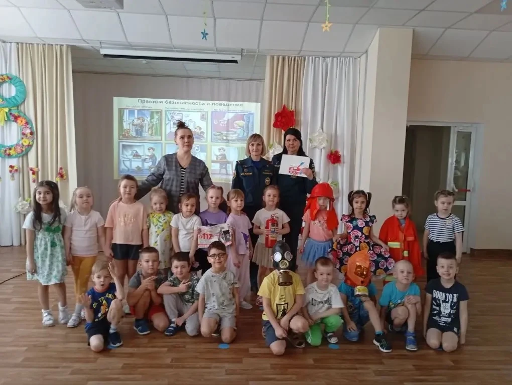 В нашем детском саду прошла встреча с сотрудниками МЧС. Специалисты провели с детьми по...