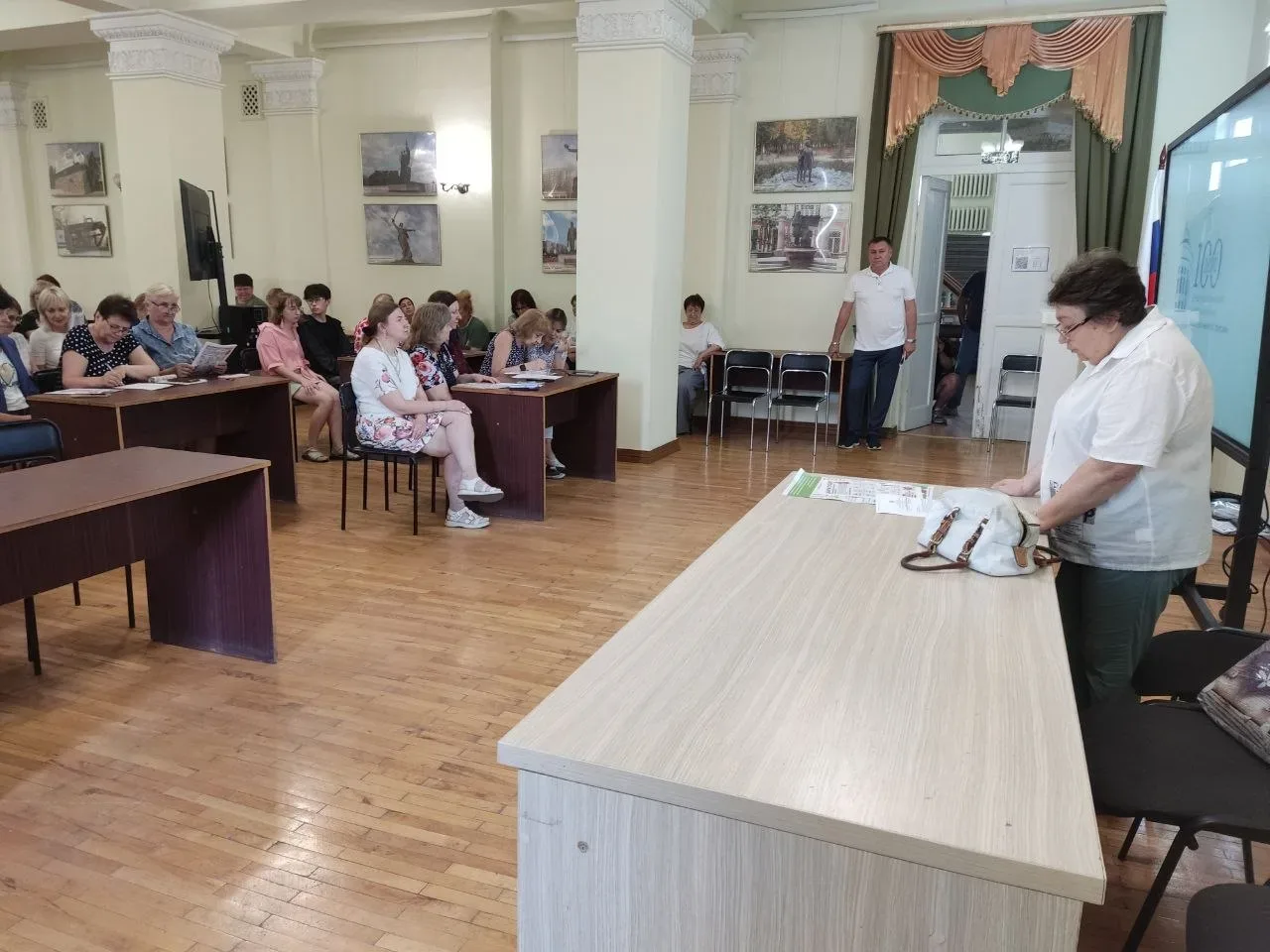 📢 В Донецкой библиотеке им. Н.К. Крупской прошла акция по профилактике вирусных гепатитов
