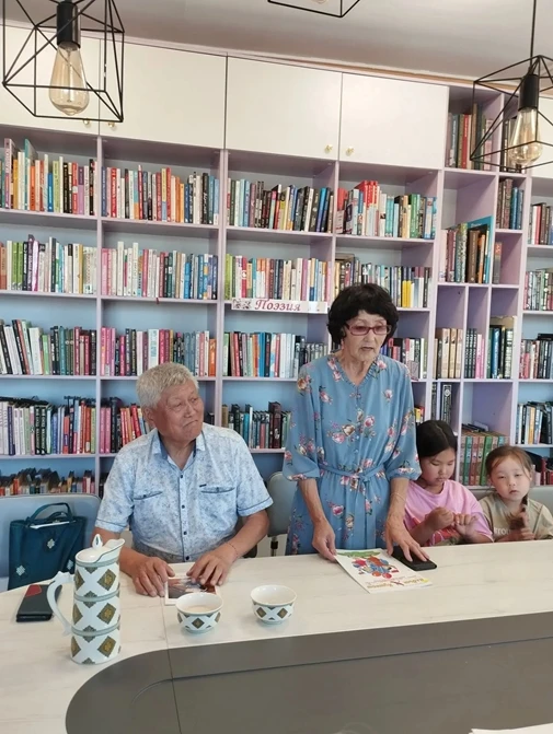 | ЧОГААЛЧЫ БОЛГАШ НОМЧУКЧУЛАР |
