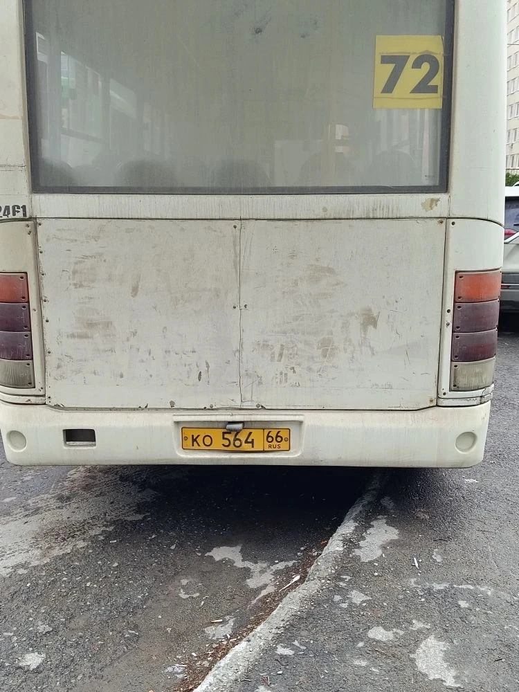 Вот такой автобус людей возит 🤯 Приехал на конечную онкоцентр.