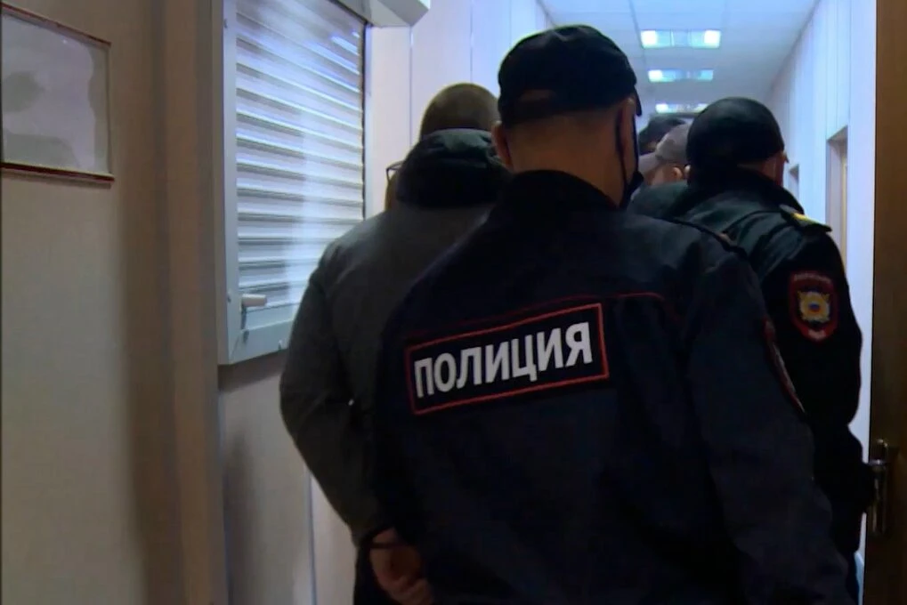 Суд отправил смолянина в колонию за нападение на представителя власти