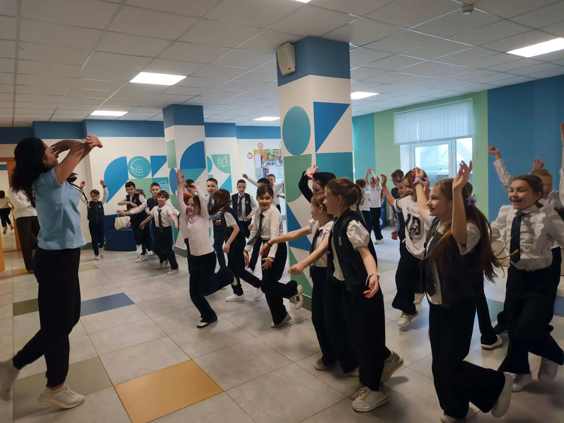 В рамках недели физической культуры и спорта в начальной школе прошли «Переменки здоровья»! 💪⚽ Знает