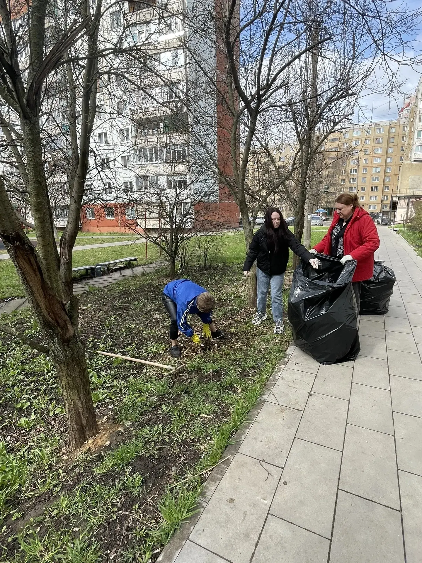 Приняли участие в городском субботнике!