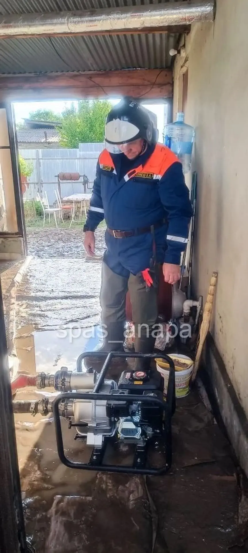 В хуторе Заря из‑за залпового ливня подтопило несколько придомовых территорий и подваль...