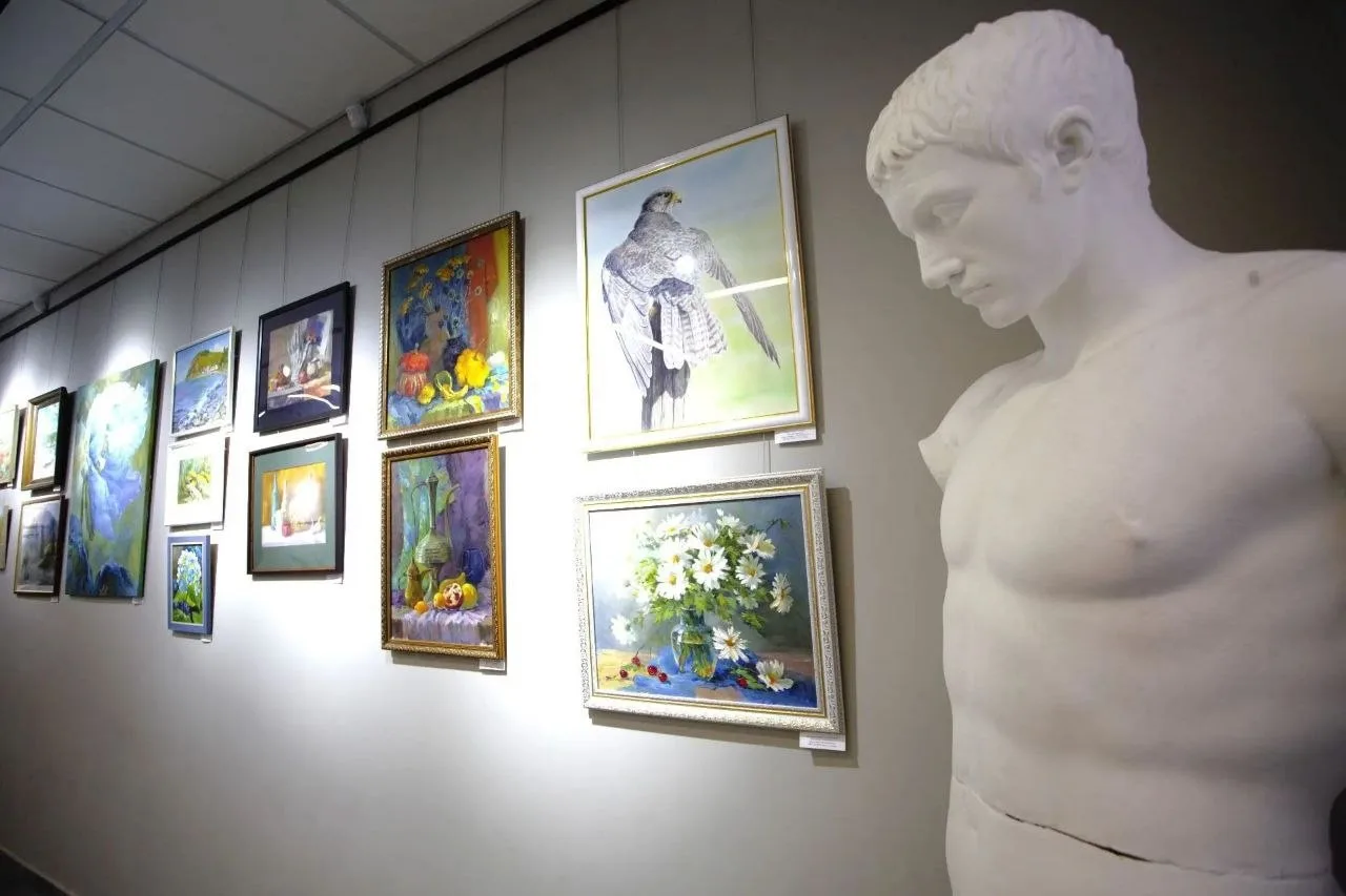🎨 В АНАПЕ ОТКРЫЛАСЬ ВЫСТАВКА «ПЕДАГОГИЧЕСКАЯ ПАЛИТРА–2026»
