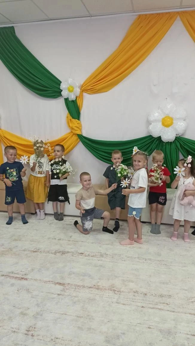 Уважаемые родители! Группа Солнышко поздравляет вас с праздником – Днём семьи, любви и ...