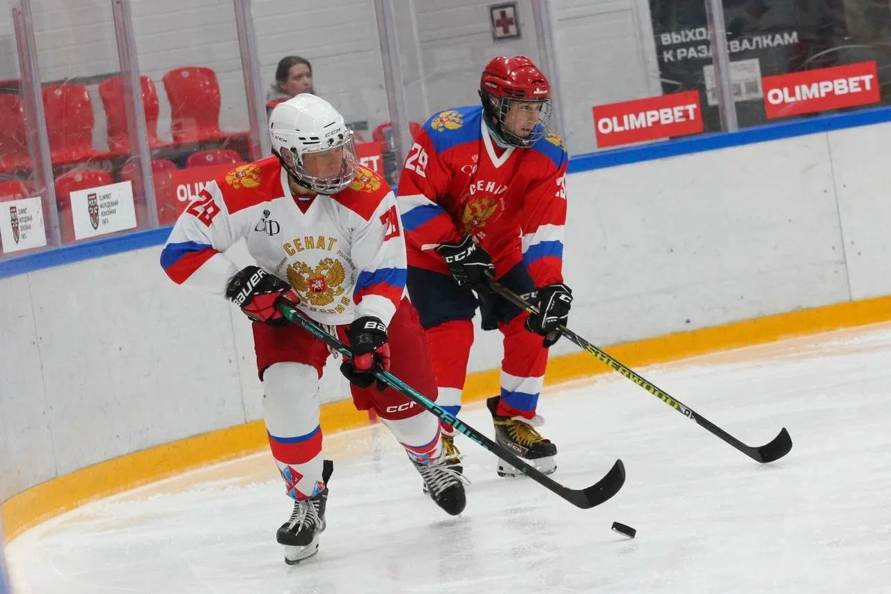 🏒Команда Совета Федерации провела товарищеский матч накануне завершения весенней сесси...