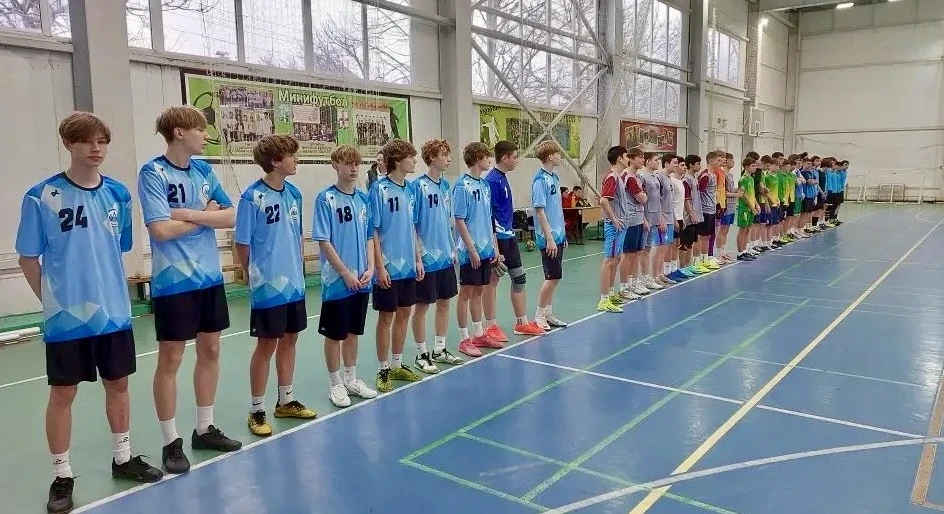Команда юношей 8-9 классов гимназии 87 заняла 🥈 2-е место по футболу в зональном первенства Краснода