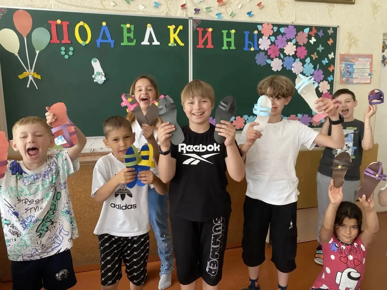 Сегодня на кружке «Поделкино» царила настоящая творческая атмосфера: ребята с увлечение...