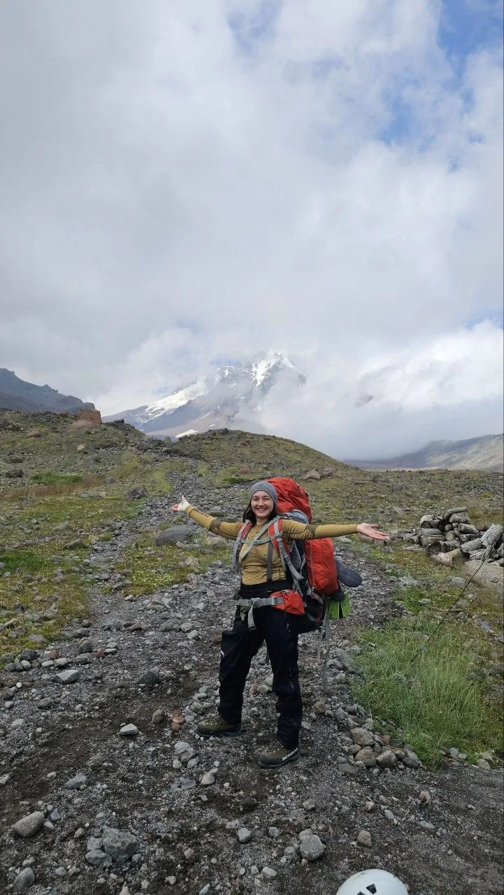 🏔 Продолжаем следить за восхождением нашей Карины Владимировны на Казбек!