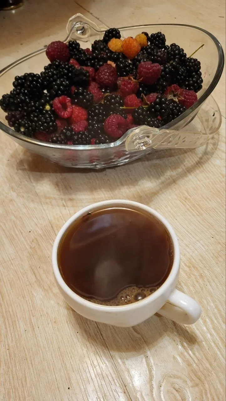 Доброе ежевично-малиновое октябрьское утро ☕️❤️