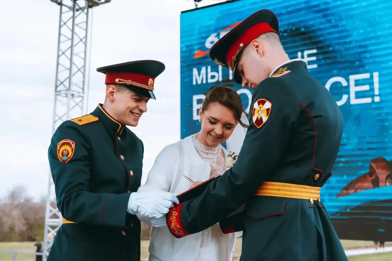 «Космическая любовь»: сегодня в Парке покорителей космоса прошла церемония бракосочетания курсанта С