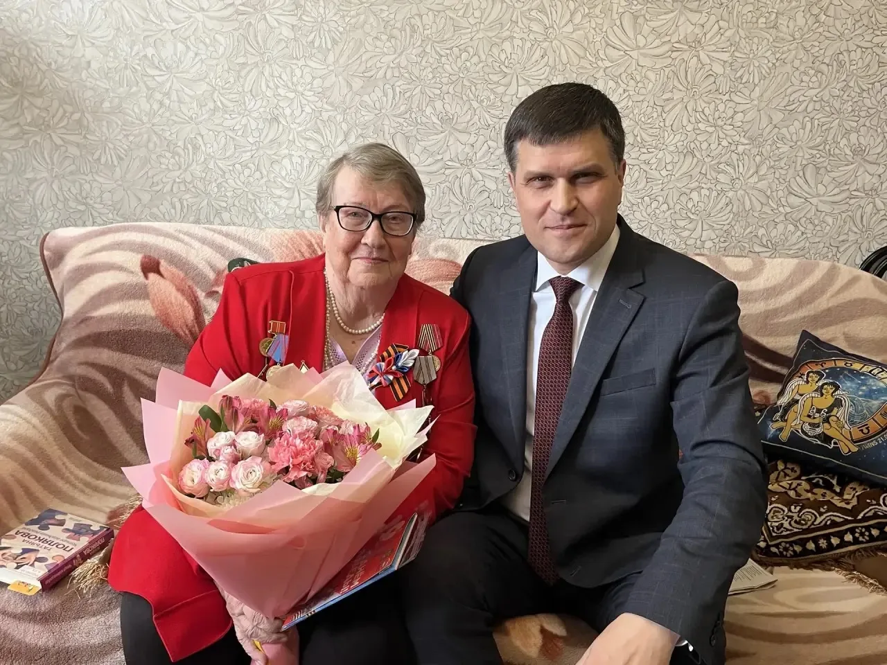 Сегодня, в День Победы, по доброй традиции навестил наших уважаемых ветеранов — жительн...