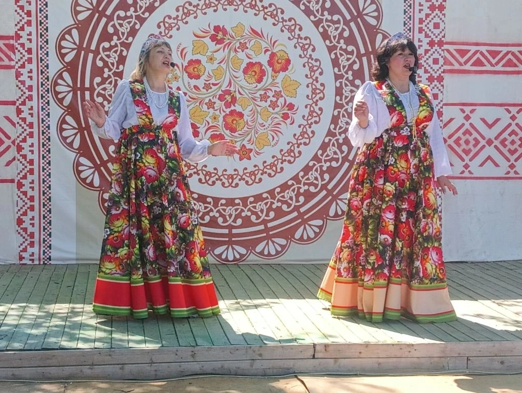 ✨ Ансамбль «Сибирячка» и любительское объединение «Мастерица» выступили на фестивале-конкурсе «При ч