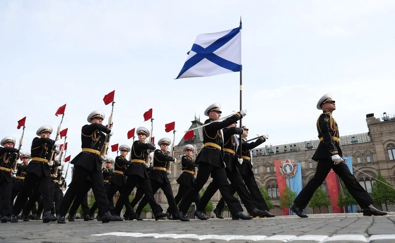 🇷🇺 Наш выпускник — на Параде Победы!  В этом году выпускник нашей школы Даниил Костин принял участие