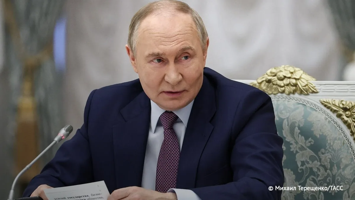 Путин рассказал, что некоторых блогеров иногда смотрит и радуется, что они "попадают в ...
