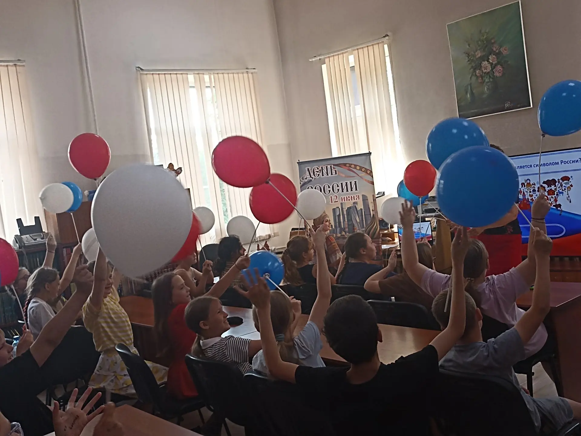 10 июня центральная библиотека распахнула свои двери для ребят, посещающих летний лагерь СОШ №8, что