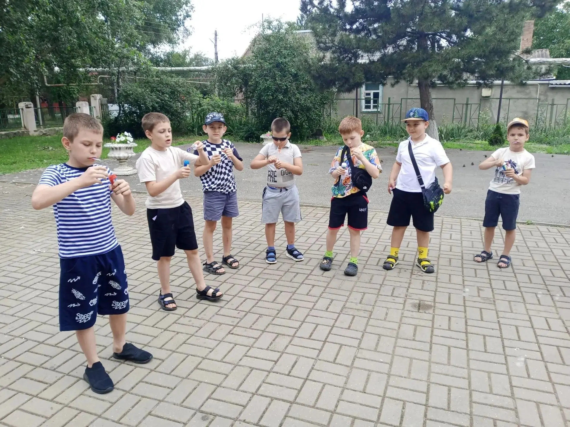 День рожденья - славный праздник!
День рождения это самый любимый праздник для каждого маленького че