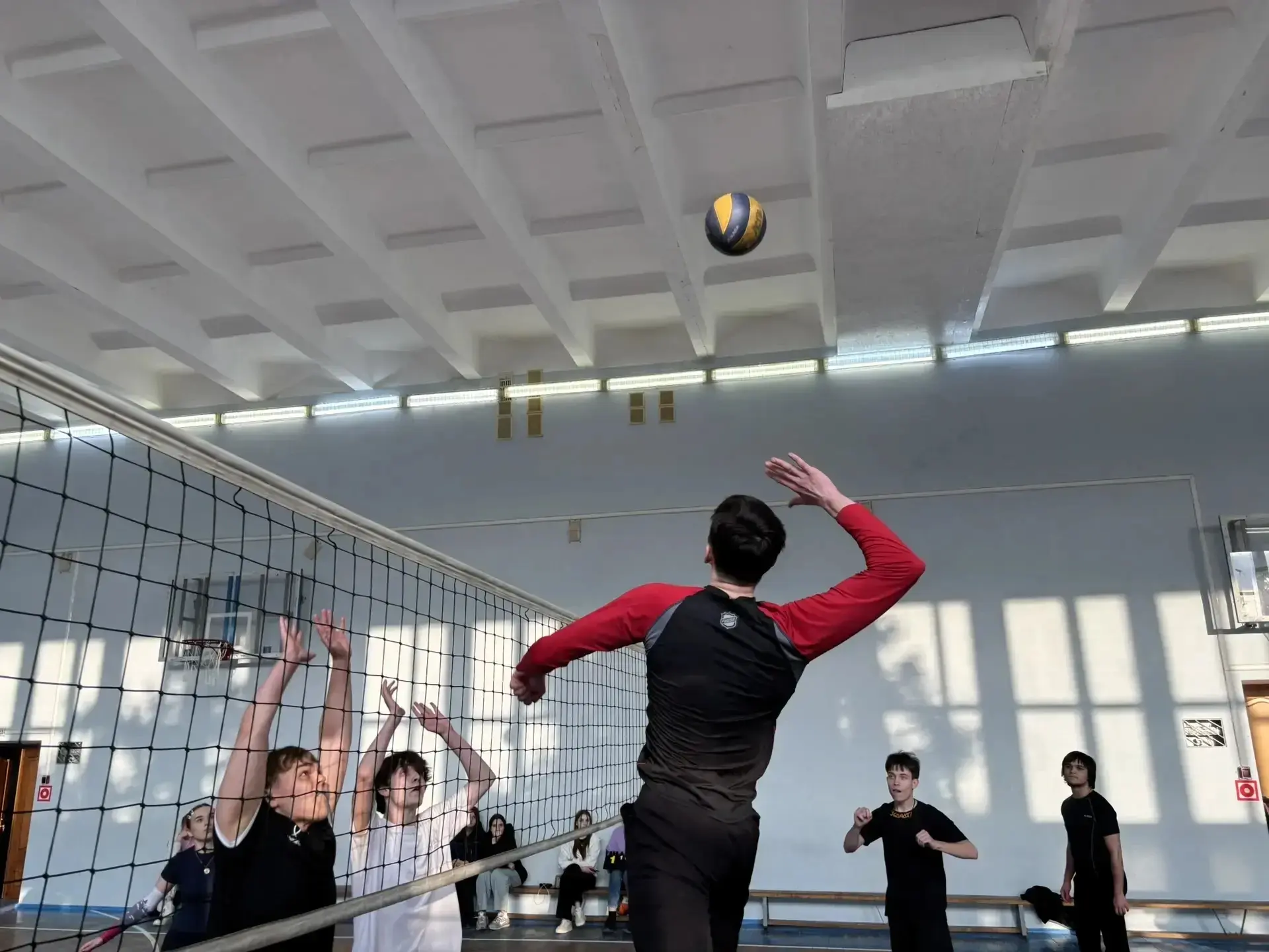 🏐 С 31 марта по 3 апреля в нашем колледже царила атмосфера настоящего спортивного праздника. В честь