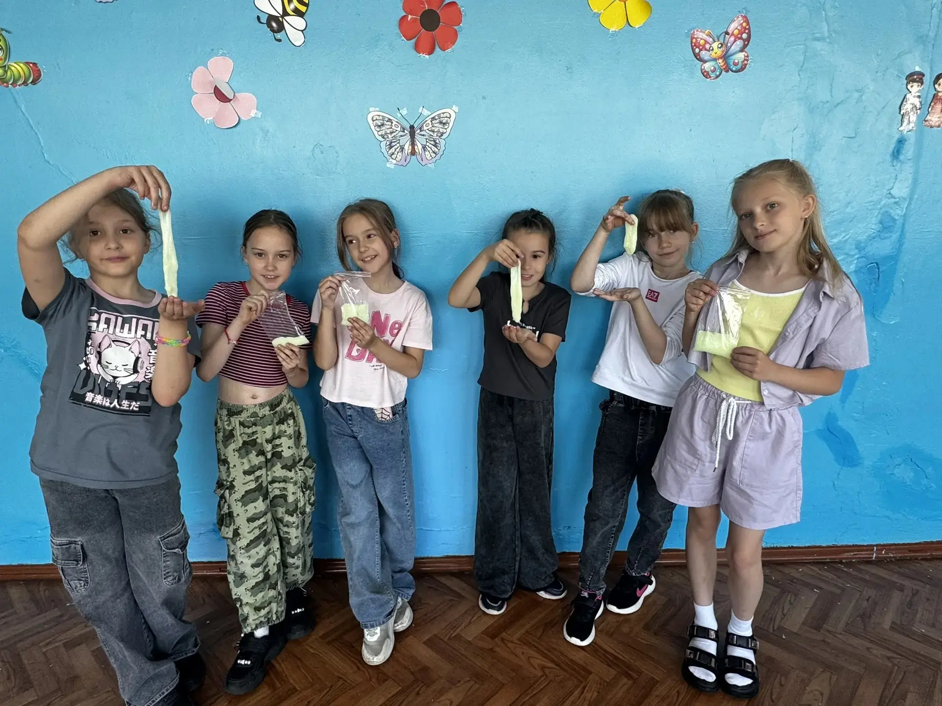 Светящиеся лизуны в гостях в пришкольном лагере! ✨