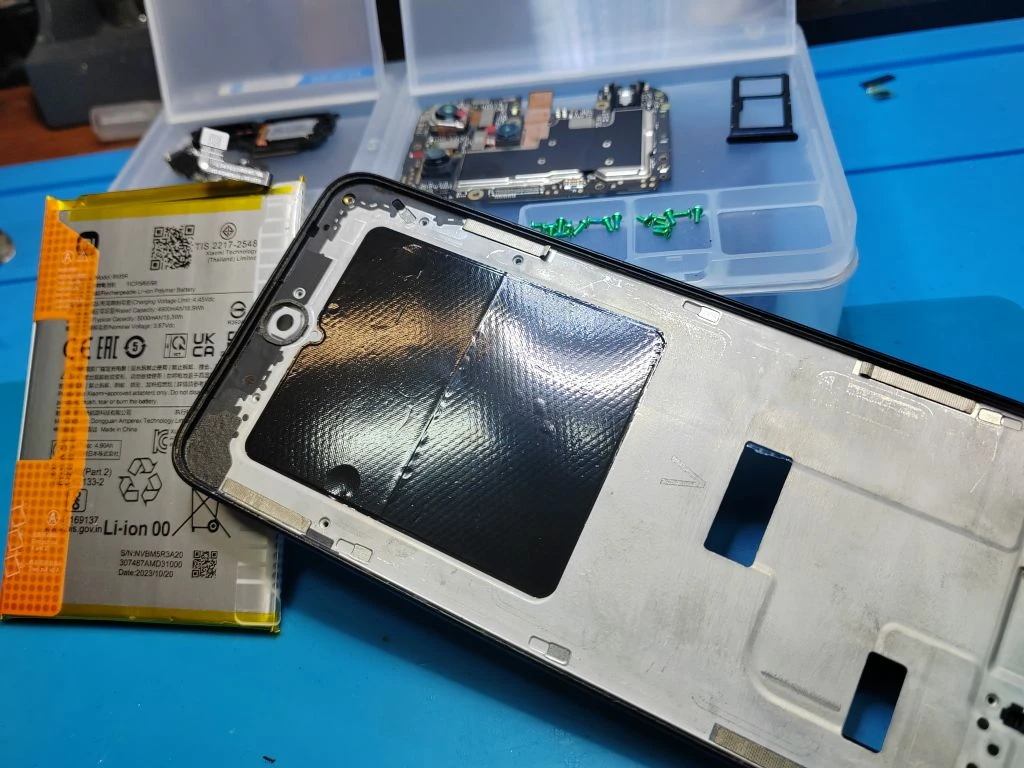 Xiaomi Redmi 12 (23053rn02y) пришел с разбитым дисплеем. Тут все стандартно, прогрев, р...