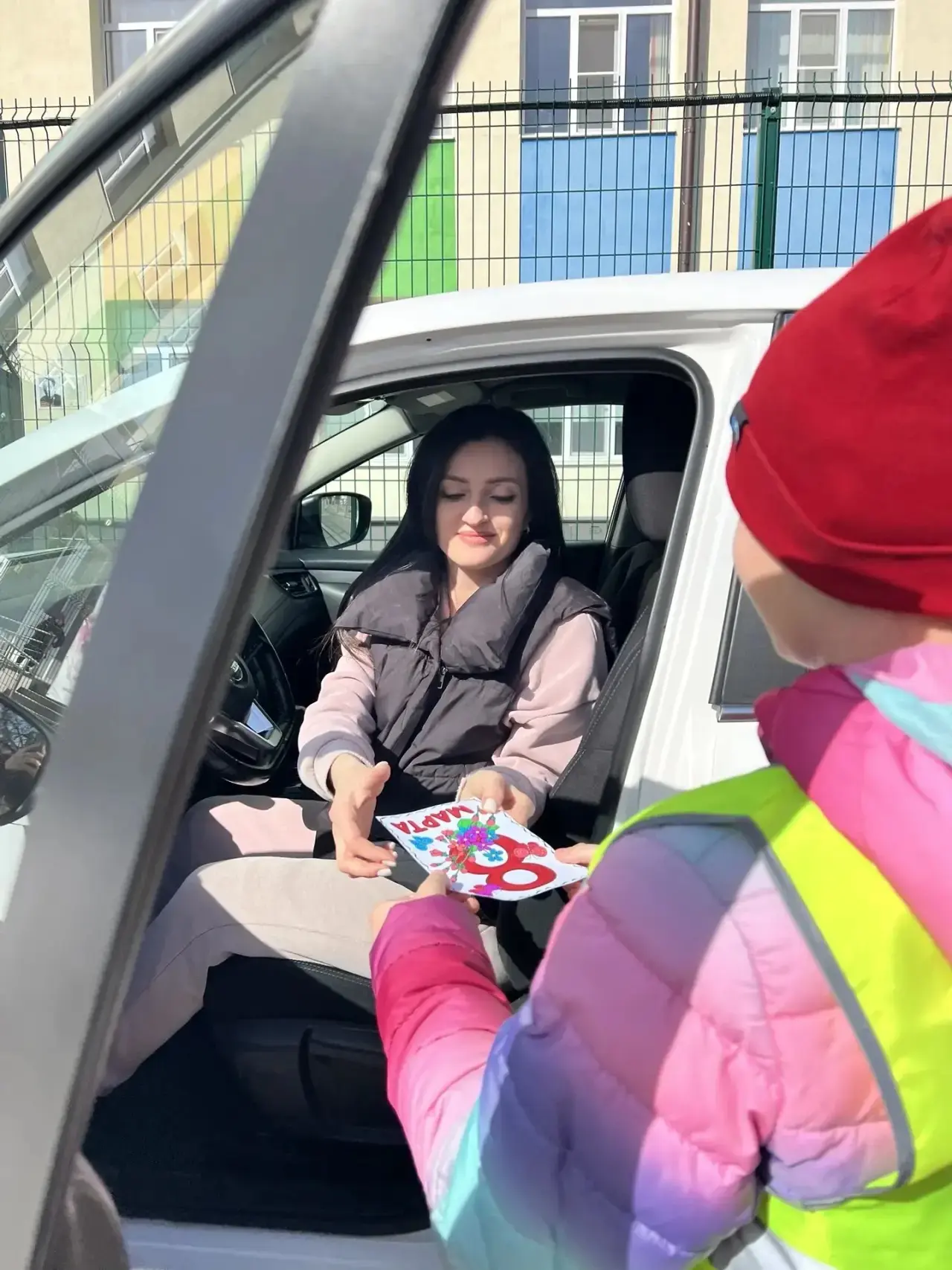Юные инспекторы движения нашей школы активно приняли участие  в общегородской акции ЮИД «Женщины за 