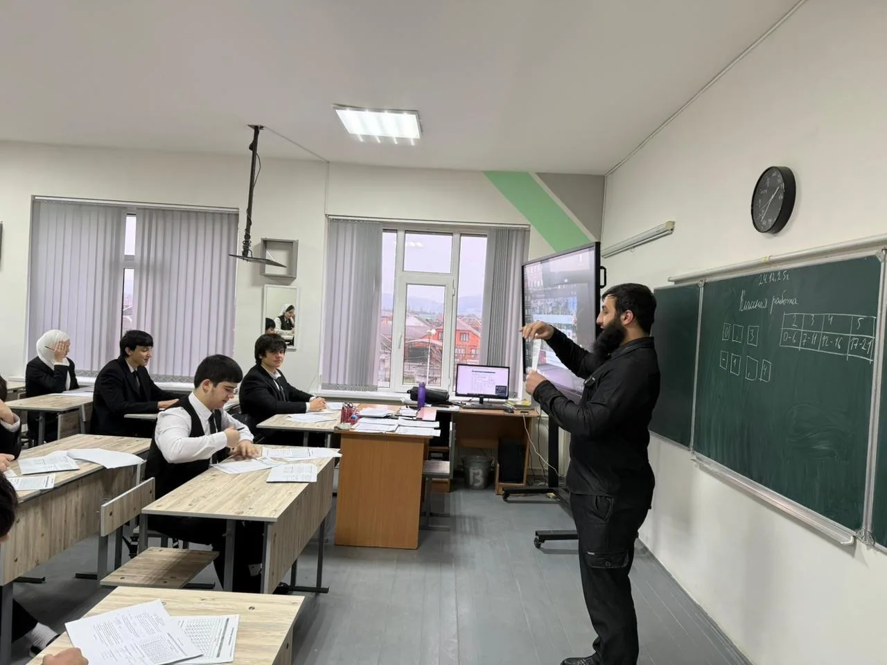 Полугодовая контрольная работа по математике в 10а классе. Цели: - определить уровень освоения учащи