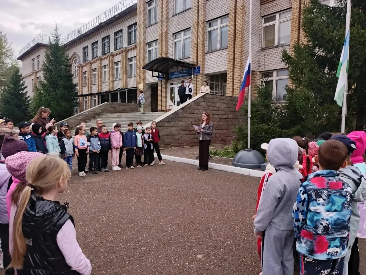 🇷🇺 ЕЖЕНЕДЕЛЬНАЯ ЦЕРЕМОНИЯ ВЫНОСА ФЛАГОВ