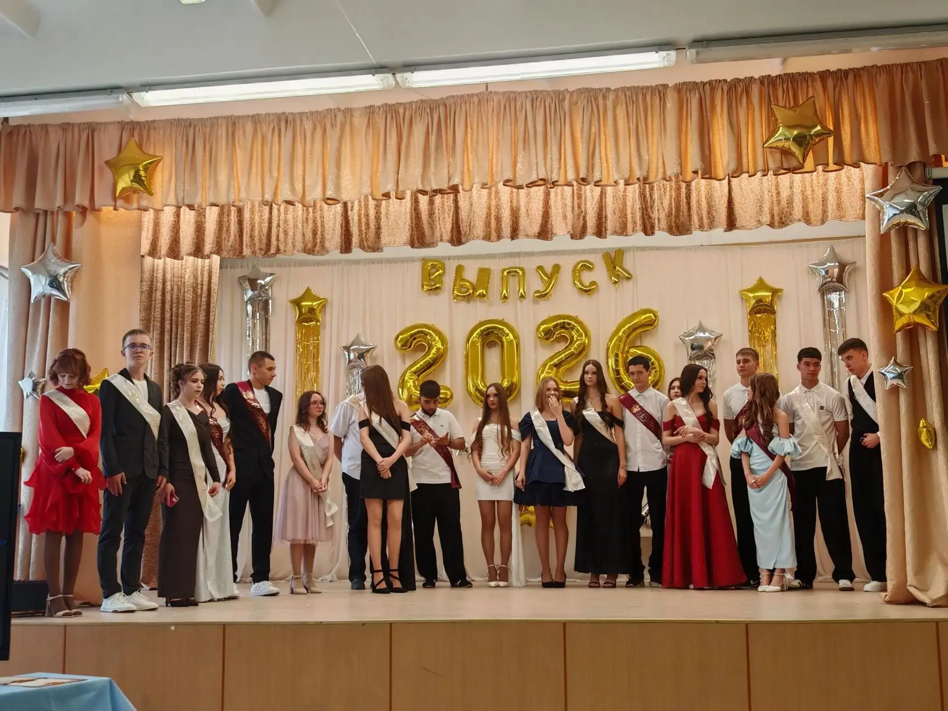Новый этап: 9 «В» и 9 «Г» классы получили свои первые аттестаты!
26 июня для учеников 9-х классов (з