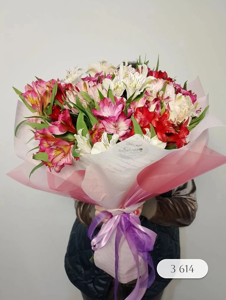 Наша ОНЛАЙН-ВИТРИНА уже вся в цветах: сочных, ароматных, невесомых 💐✨