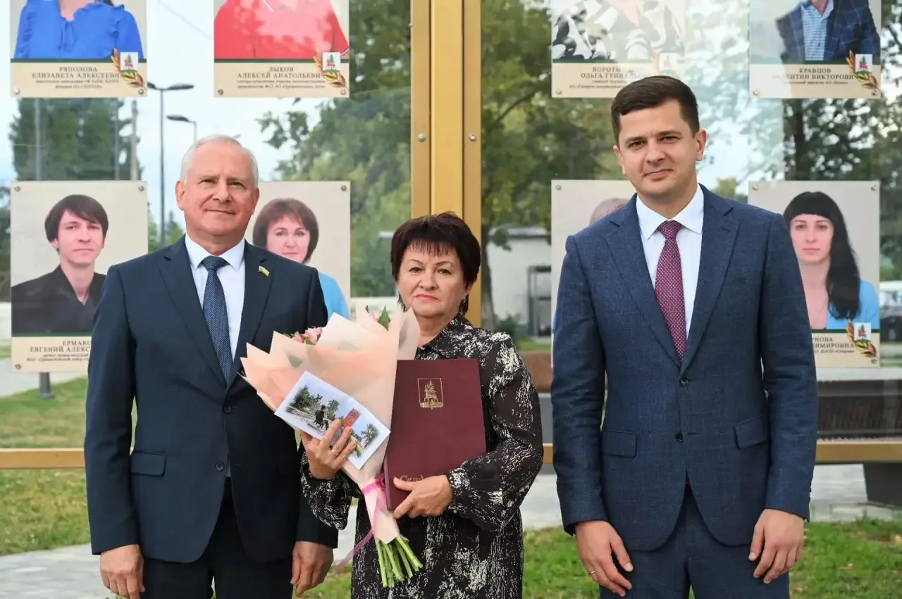 ✨Сегодня состоялось открытие обновлённой Доски почёта «Трудовая слава» города Ельца, ку...