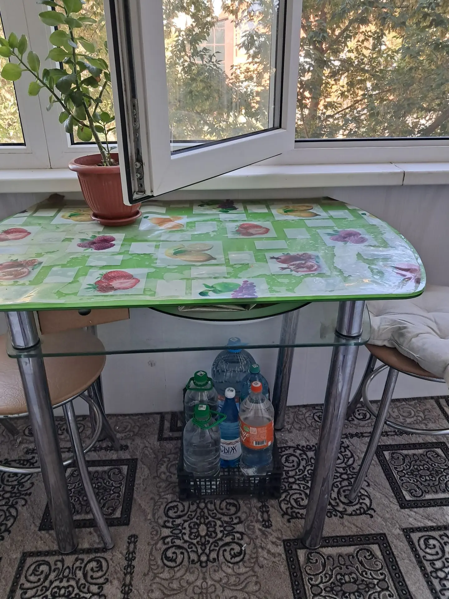 Продам кухонный стол