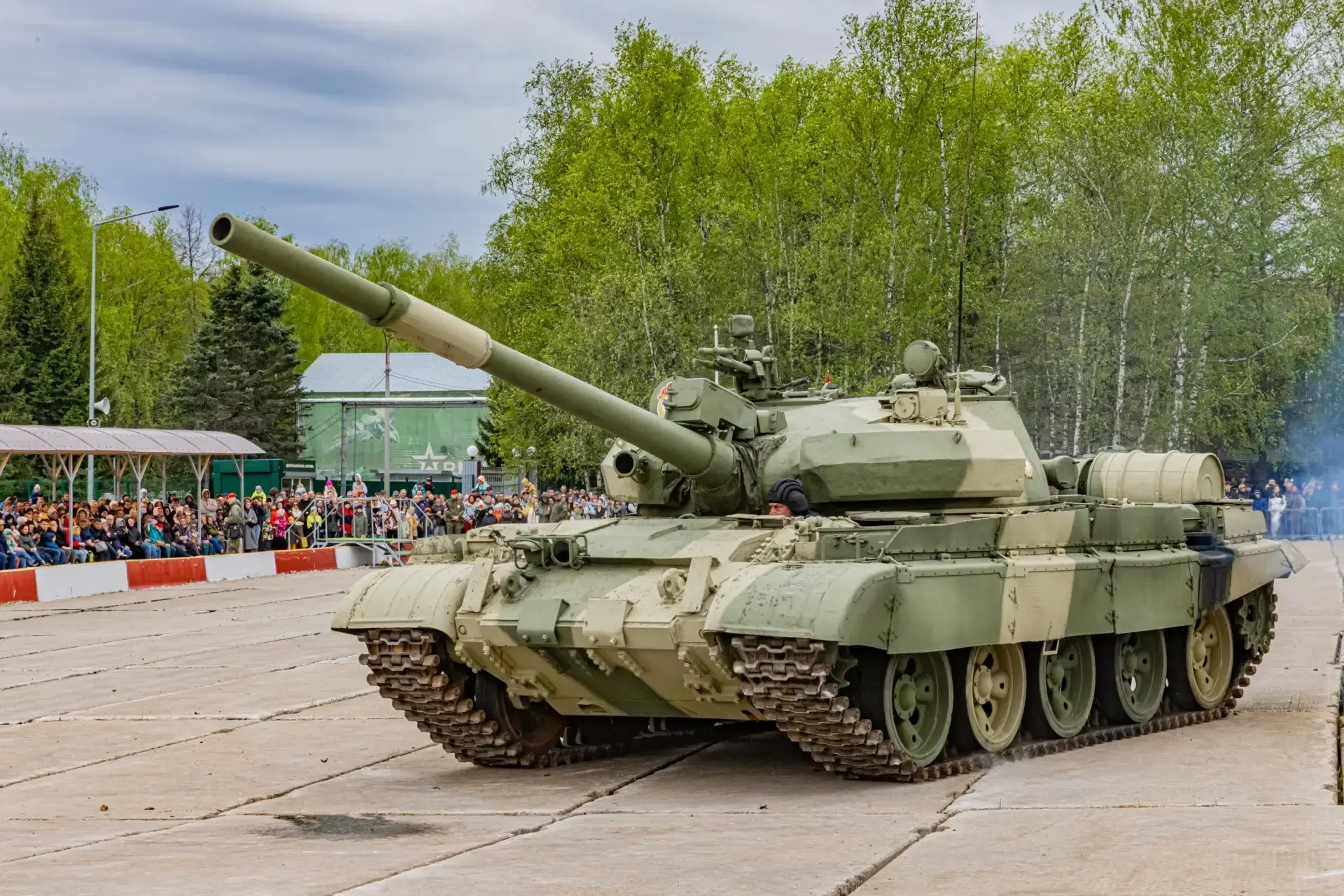 🤩 ОДНОГО ДНЯ МАЛО!  У нас День Победы не укладывается в одни сутки! Сегодня праздник набирает оборот