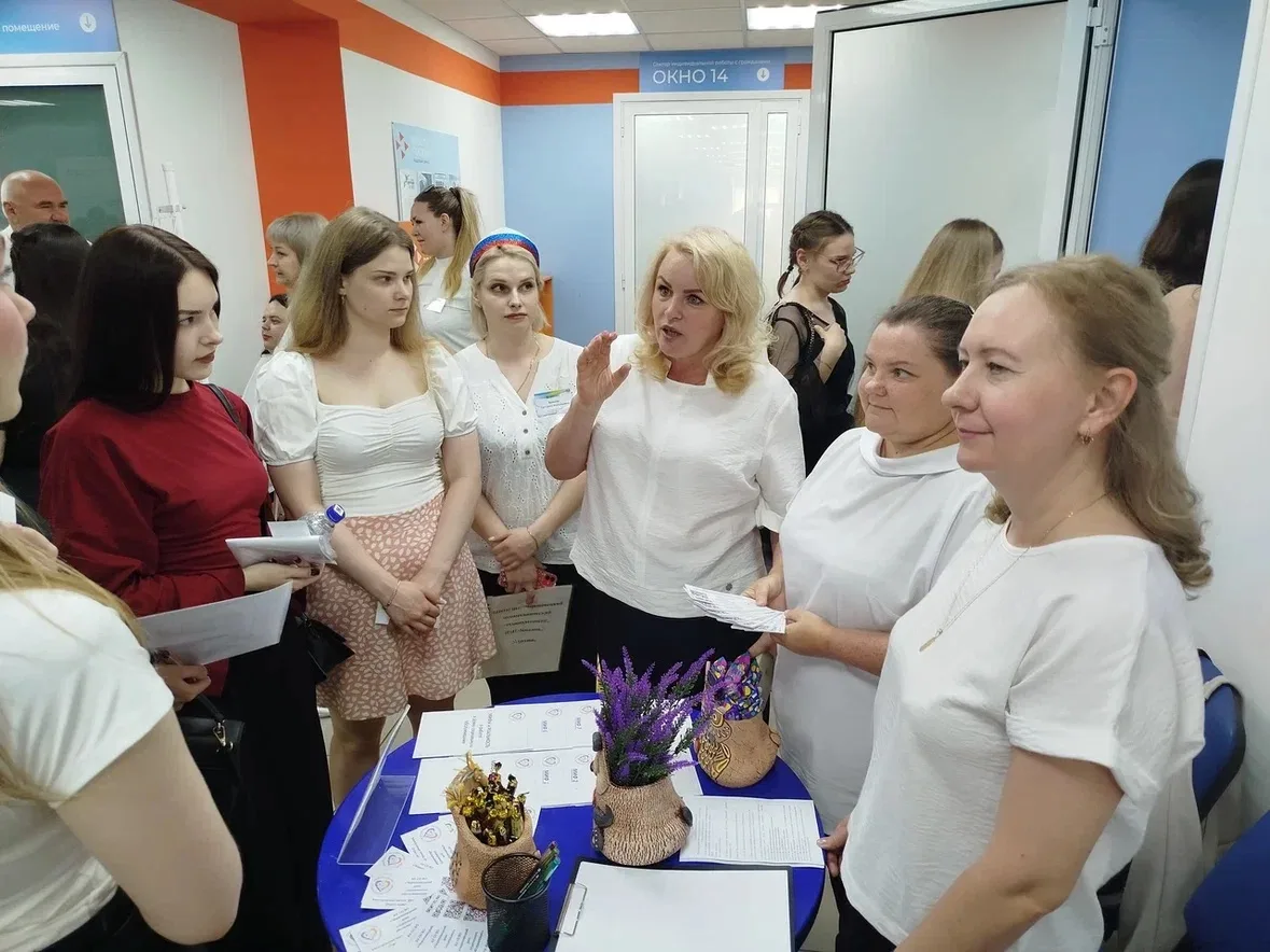 Сегодня в Череповце прошла ярмарка вакансий для молодых специалистов  В Отделении занятости населени