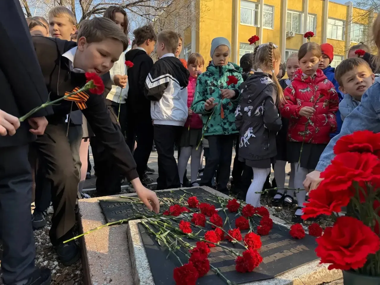 Сегодня в нашей гимназии состоялась традиционная линейка, посвящённая началу новой учебной недели и 