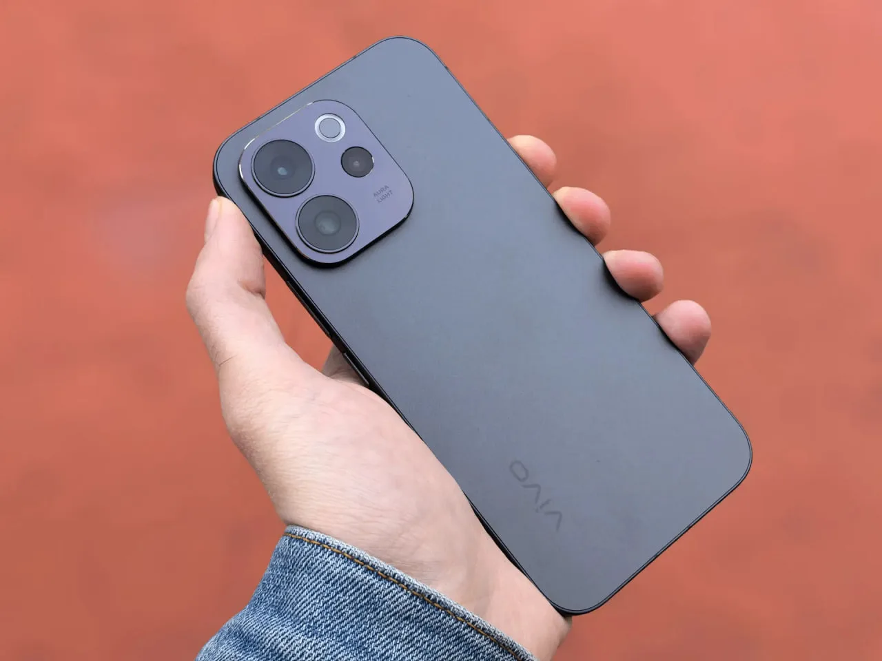 📱 vivo V70: алюминий, телевик и батарея-монстр