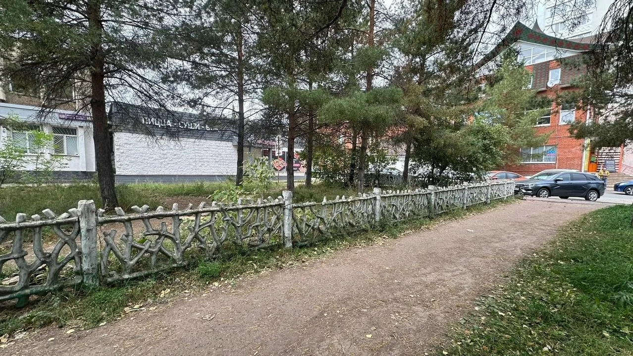 В Уфе началось благоустройство новой общественной территории на улице Гагарина. Сквер п...