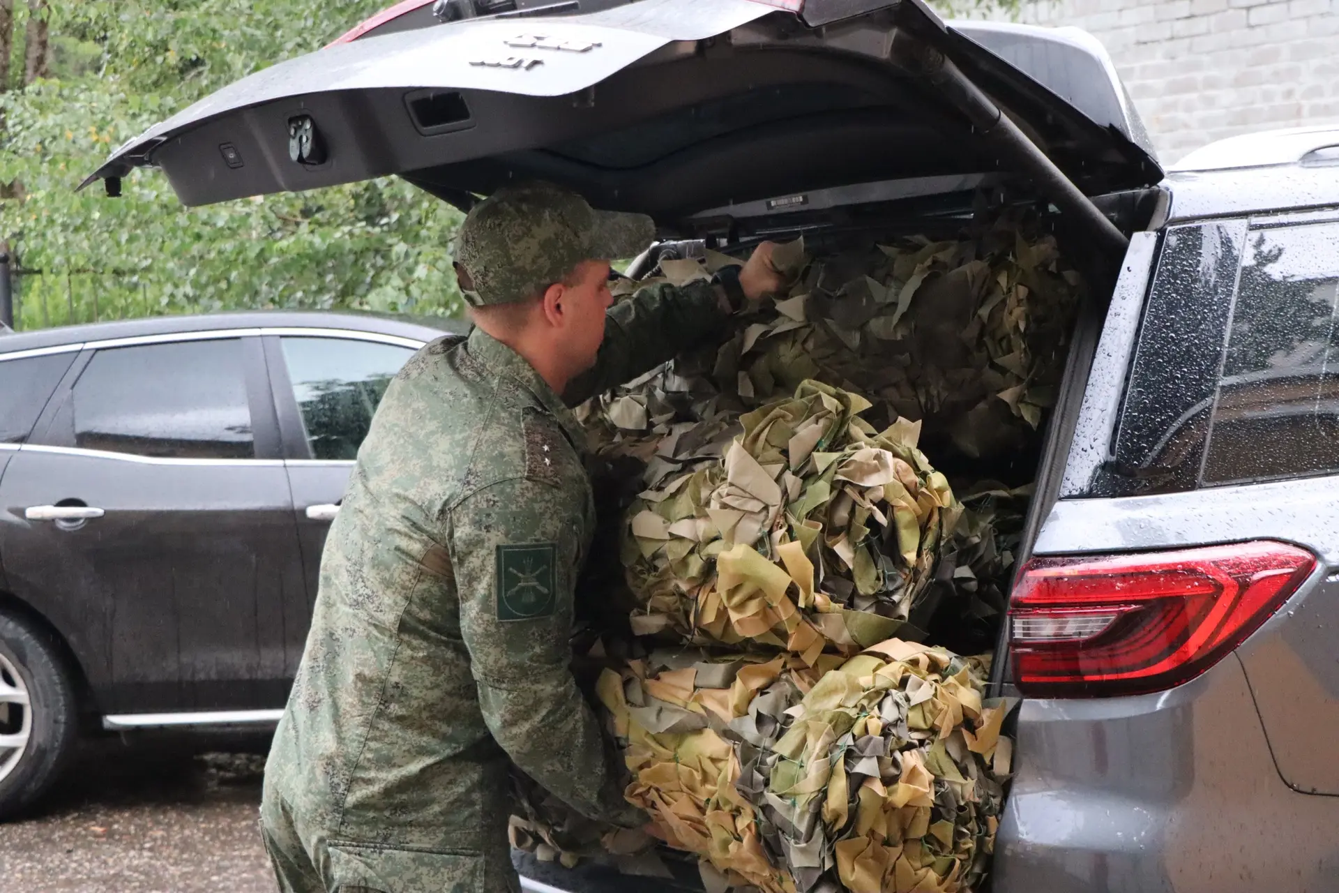 Новая партия маскировочных сетей отправилась в зону СВО. Сети получат бойцы 49-й гварде...