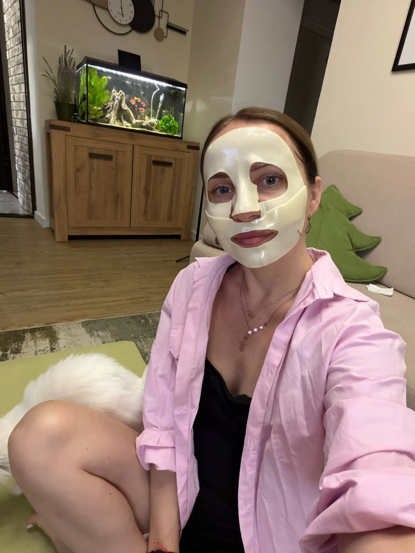 Пока я делала свою тренировку для шеи, сын делал свою тренировку по хип-хопу)