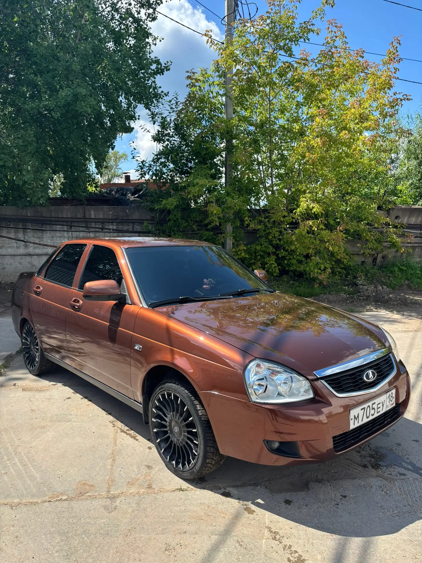 Продам свою приору 2 в красивом цвете «терра», 2017 года, 4 хозяина.  Пробег-98000 км. ...