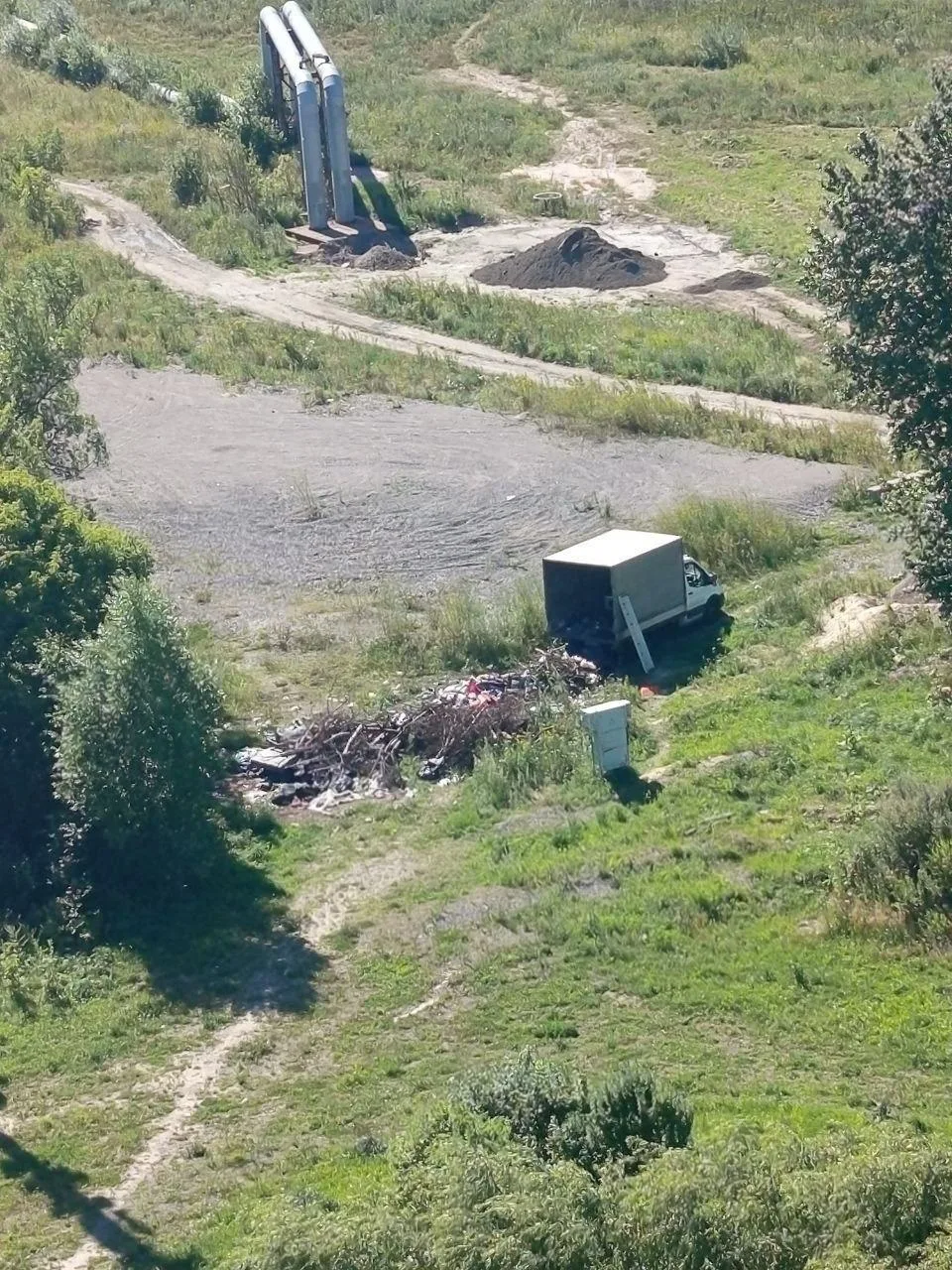 🗑 Жители Васильевского острова пожаловались на стихийную свалку у Морской набережной

На зелёной зо