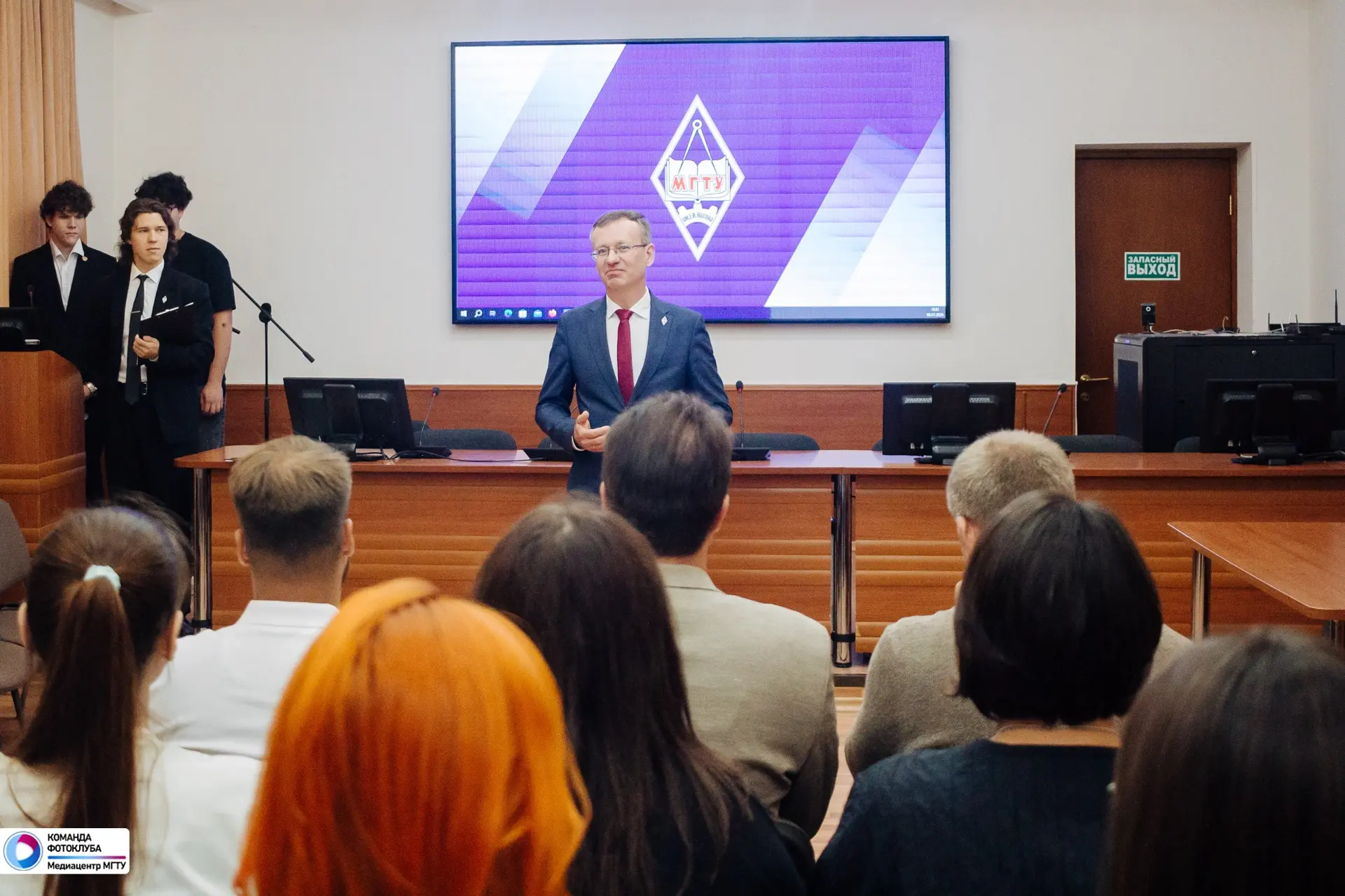 Годы упорной учебы позади, а впереди — новые свершения 🤩 
 
Делимся яркими кадрами вручения дипломо