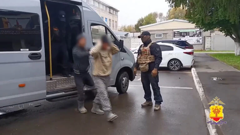 В Чувашии при проверке строек полицейские выявили нарушения миграционного законодательс...