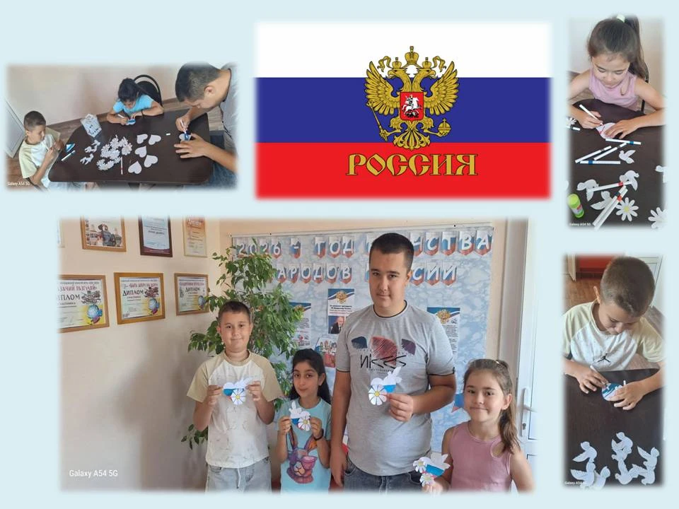 22 августа в Потаповском СДК прошёл мастер-класс «Сердечки ко Дню флага». Участники дел...