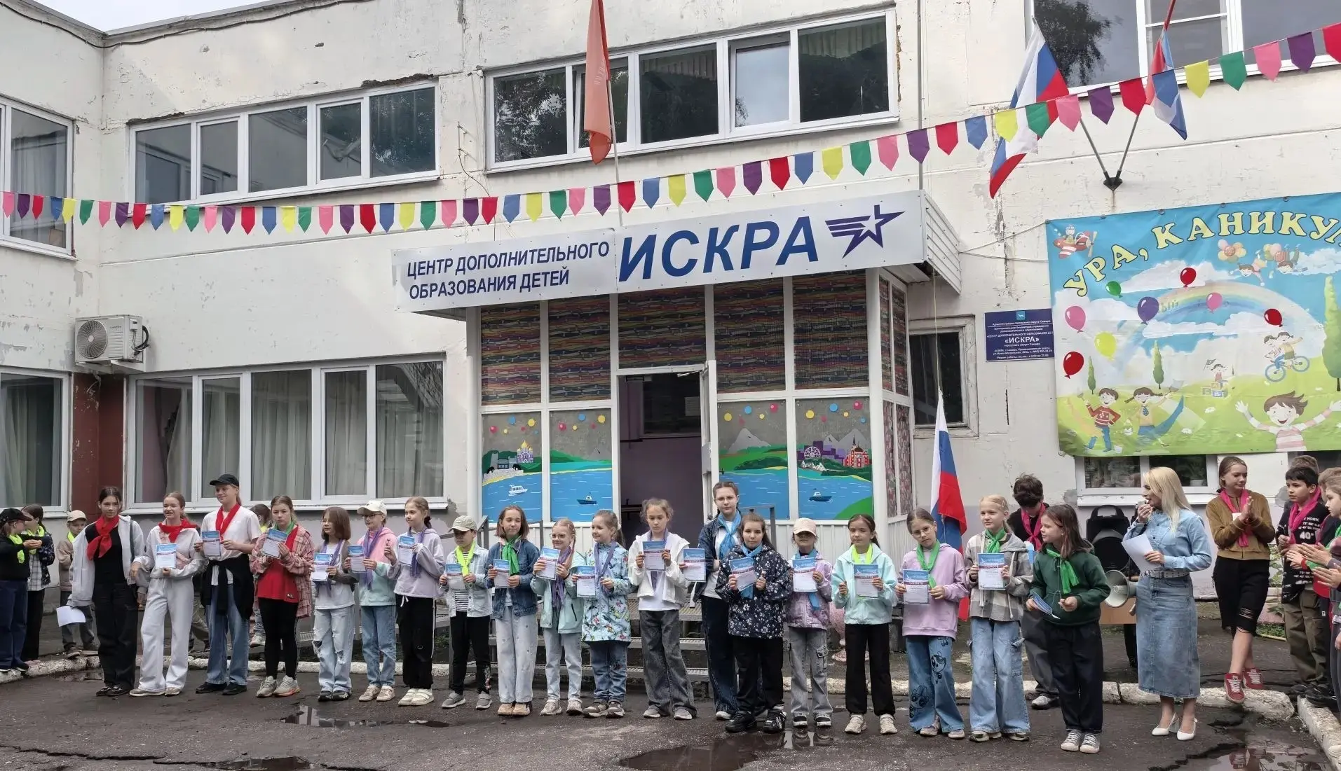 23 июня, наш лагерь "Искорки" превратился в настоящую мастерскую доброты. 🎨

С утра прошёл конкурс 