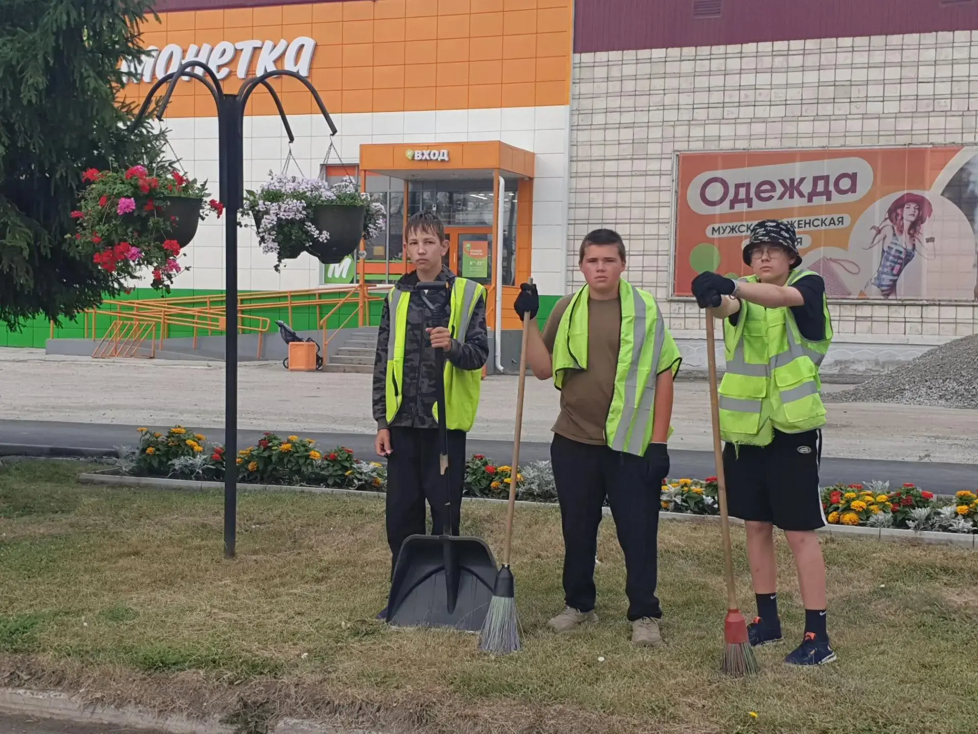 🌞 Подростки в деле! 🌞

Центр занятости Ордынского района трудоустраивает ребят 14–18 лет: помогаем