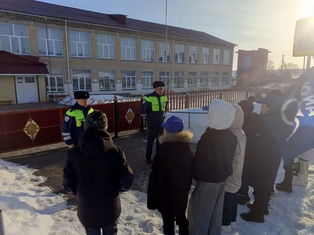 Сегодня в нашей школе состоялось профилактическое мероприятие с сотрудниками ГИБДД. Пре...