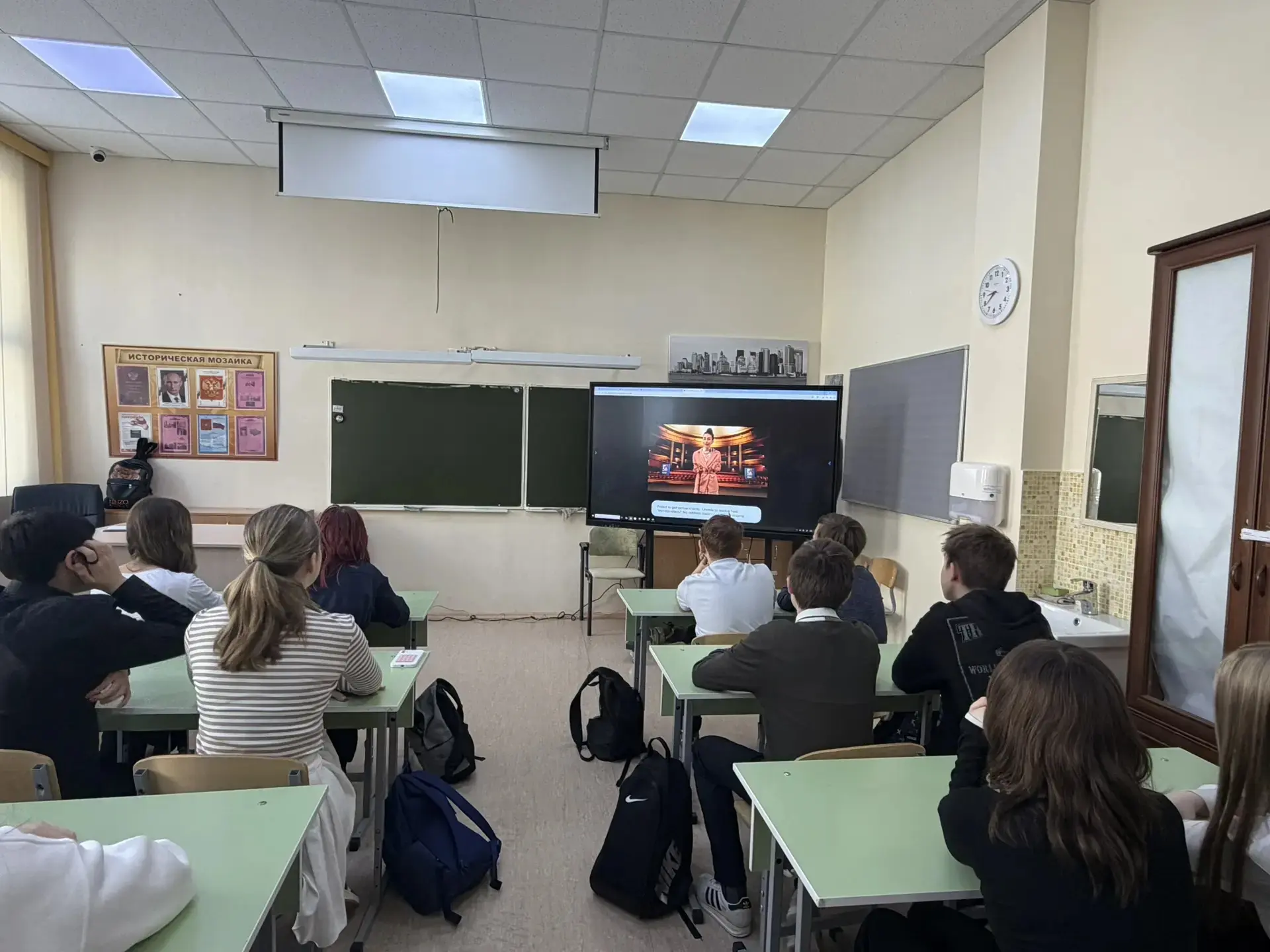 🎭 В понедельник на первом уроке в Видновской гимназии прошло традиционное занятие #разговорыоважном.